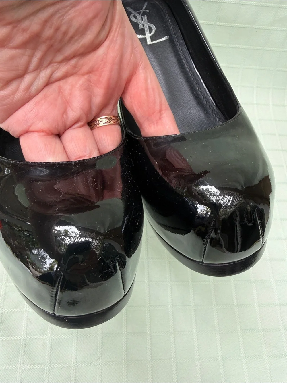 Saint Laurent Black Patent Leather Round-Toe Pumps